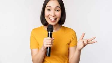 Anda Introvert Tapi Mau Jago Public Speaking? Ini 10 Tips yang Bisa Bikin Kamu Percaya Diri!