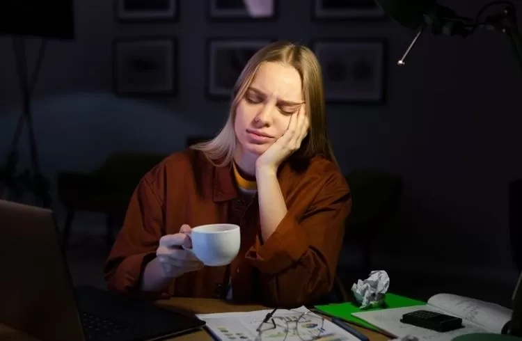 Ingin Berhenti Overthinking di Malam Hari? Hindari 7 Kebiasaan Ini Agar Anda Dapat Tidur dan Istirahat dengan Tenang