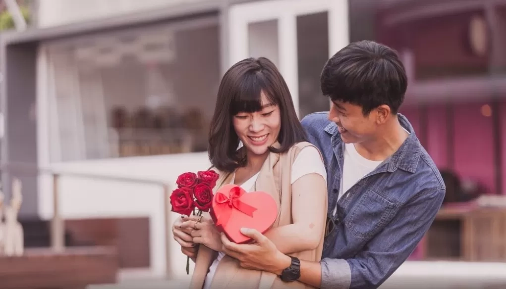 Mengenal Fenomena Love Bombing, Taktik Manipulasi Berkedok Cinta