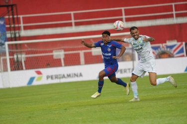 Klasemen Sementara Liga 1: Persib Jauh di Depan, Madura United Terpuruk
