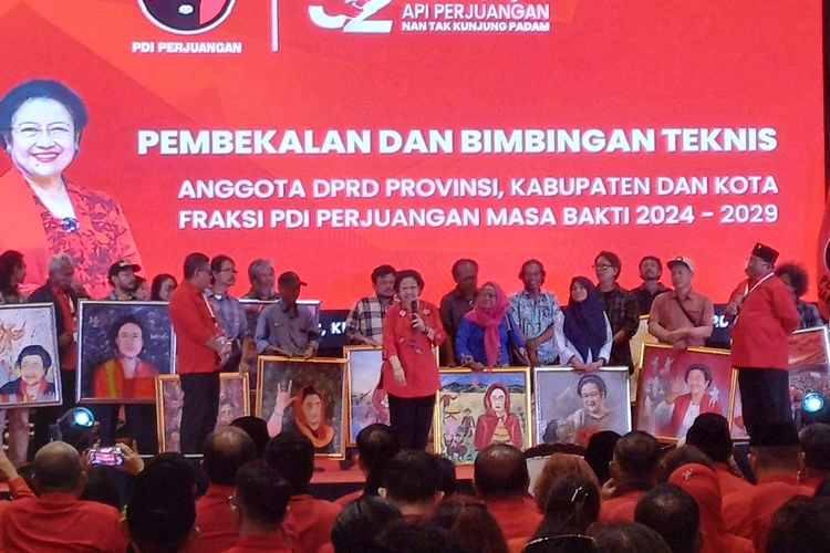 Megawati Dapat Lukisan Srikandi Memanah: Saya Disuruh ''Melinteng'' Siapa?