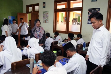 Wapres Gibran Cek Makan Bergizi Gratis 3 Sekolah di Tangerang