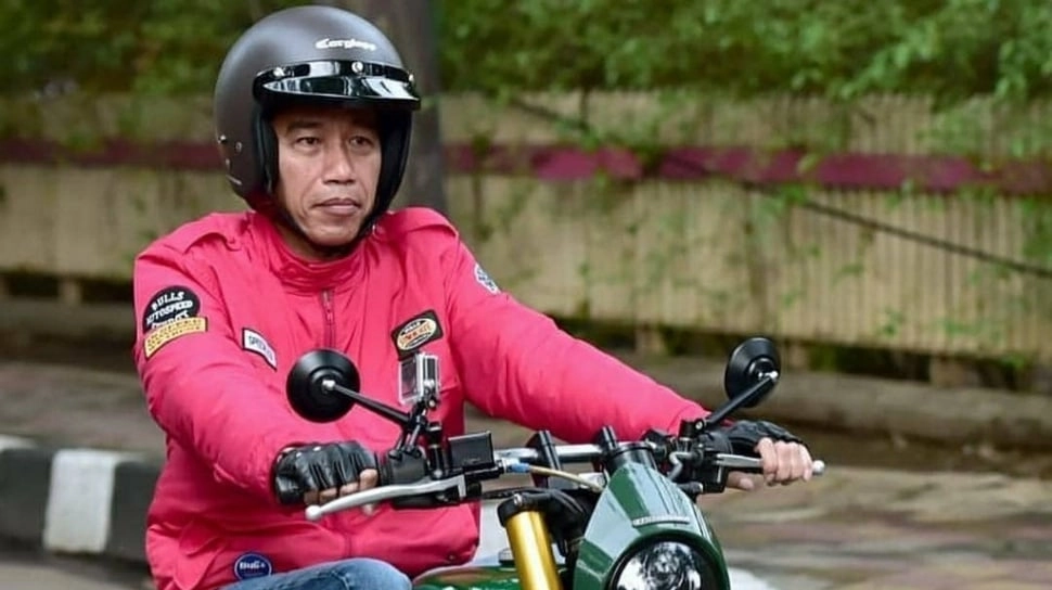 Poster ''Touring Bareng Jokowi'' Presiden ke-7, Rocky Gerung: Butuh Sensasi?