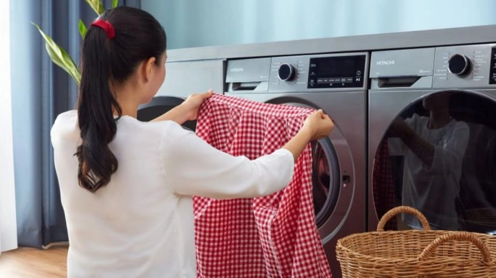 5 Cara Mencuci Pakaian di Musim Hujan, Cepat Kering dan Dijamin Bebas Bau Apek!