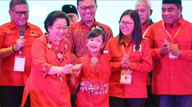 Megawati Ajak Sinden Cilik Penyandang Disabilitas Berjoget saat Dapat Kejutan Ultah di Acara Bimtek