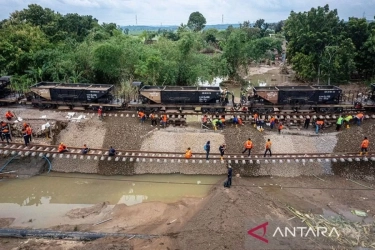 10 Perjalanan KA Daop Semarang Dibatalkan hingga Jalur Grobogan Normal