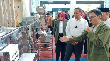 Wamendiktisaintek Fauzan Dorong Implementasi Teknologi dalam Pameran Inovasi UPN Veteran Jatim