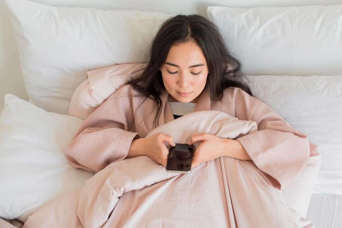5 Tips Simpan HP Saat Tidur, Hindari Bahaya Overheat