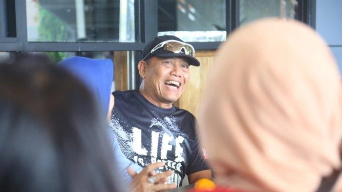 Pesan Sosial Kepala Staf Kepresidenan AM Putranto dari Jalan Berlumpur