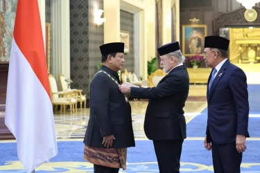 Presiden Prabowo Terima Penghargaan Darjah Kerabat Johor dari Raja Malaysia Sultan Ibrahim