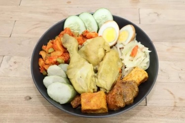 Resep Lezat Lontong Cap Go Meh Kuliner Peranakan yang Membawa Hoki Imlek Ala Chef Martin Praja