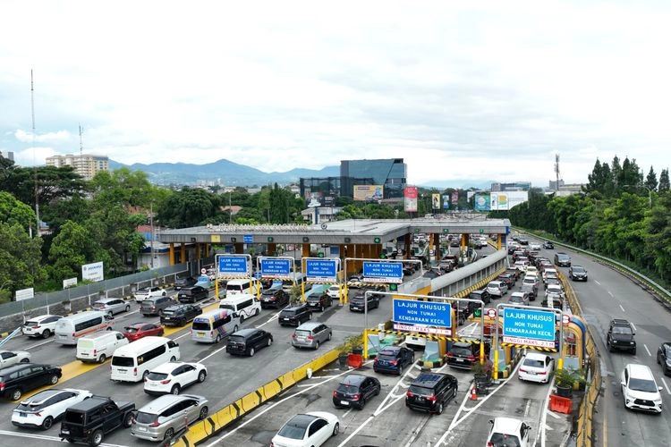 Libur Isra Miraj, Arus Kendaraan Menuju Puncak dan Bandung Meningkat Signifikan