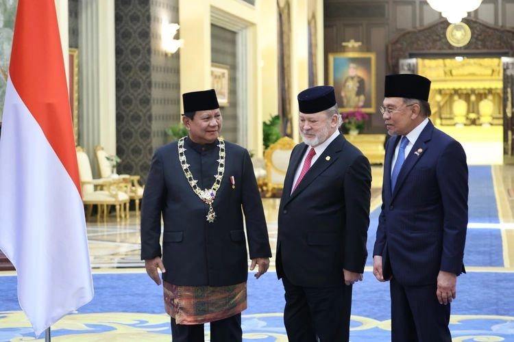 Saat Prabowo Terima Penghargaan Kesultanan Johor, Celetukan Anwar Ibrahim Undang Tawa Hadirin