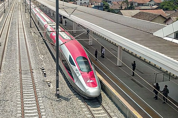 Whoosh Delay Hampir 2 Jam Imbas ODGJ Masuk Jalur Kereta