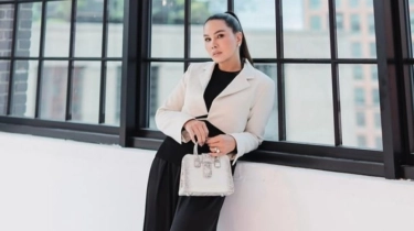 Pamer Koleksi Tas Mewah Satu Lemari, Fitri Salhuteru Pengusaha Apa?