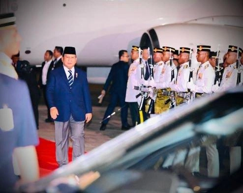 Akan Bertemu PM Anwar Ibrahim, Presiden Prabowo Tiba di Malaysia