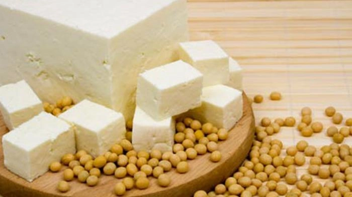 Imlek Identik dengan Merah, Makanan Berwarna Putih Seperti Tahu Dilarang Dimakan Ini Alasannya