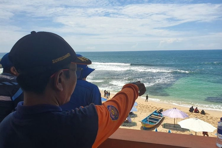 Belasan Orang Tenggelam di Pantai Drini Gunungkidul, Waspada Rip Current yang Mematikan