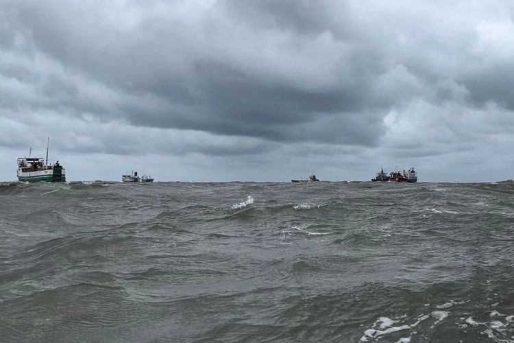 Polri Sebut Masih Ada Pagar Laut Sepanjang 14 Km Belum Dicabut