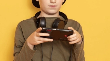 Ini Alasan Komdigi Bikin Aturan Baru untuk Larang Anak Main Medsos