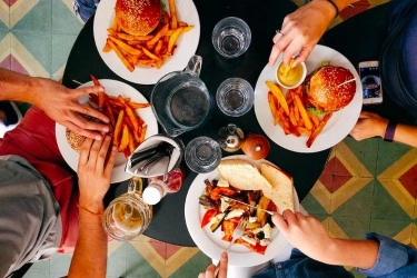 Cegah Makan Berlebihan, Terapkan Aturan 80 Persen Kenyang