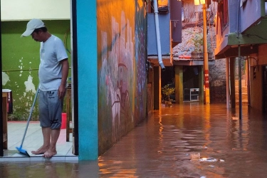 Pemerintah Salurkan Rp 2 Miliar untuk Korban Banjir Jakarta, tapi dalam Bentuk Kasur dan Makanan