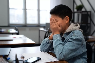 Mengapa Pria Menyembunyikan Kerinduan Mereka? 7 Perilaku Ini Bisa Jadi Bukti Mereka Butuh Perhatian