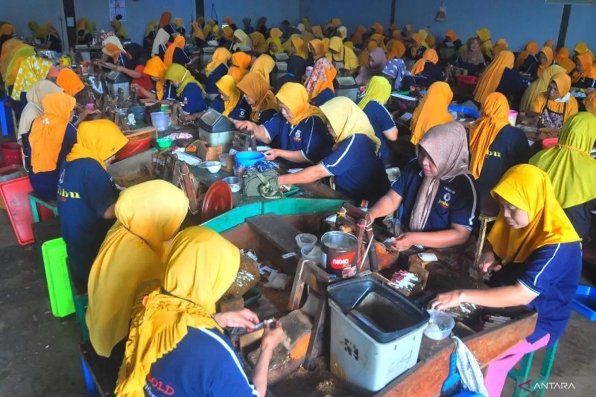 Pemerintah Diminta Lindungi Industri Kretek Nasional