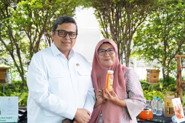 PNM Daftarkan Sertifikat Halal Usaha Sirup Rumahan Hingga Tembus Toko Oleh-Oleh