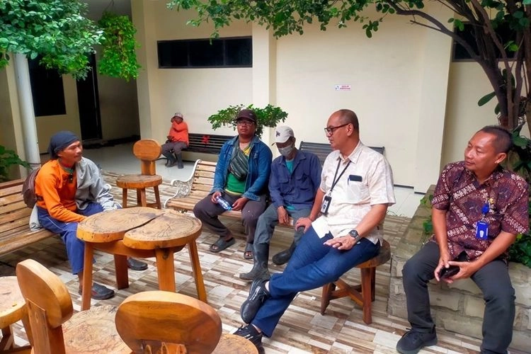 DLH Surabaya Pastikan Tidak Ada Pemotongan Gaji Petugas Kebersihan