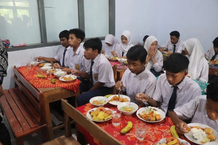 Makan Bergizi Gratis pada Ramadhan Gunakan Menu Tahan Lama