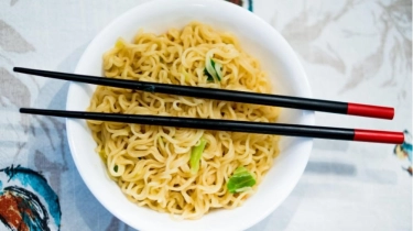 5 Tips Sehat Makan Mi Instan, BCL dan Suami Sampai Berdebat Pakai Nasi atau Telur Keju Kornet