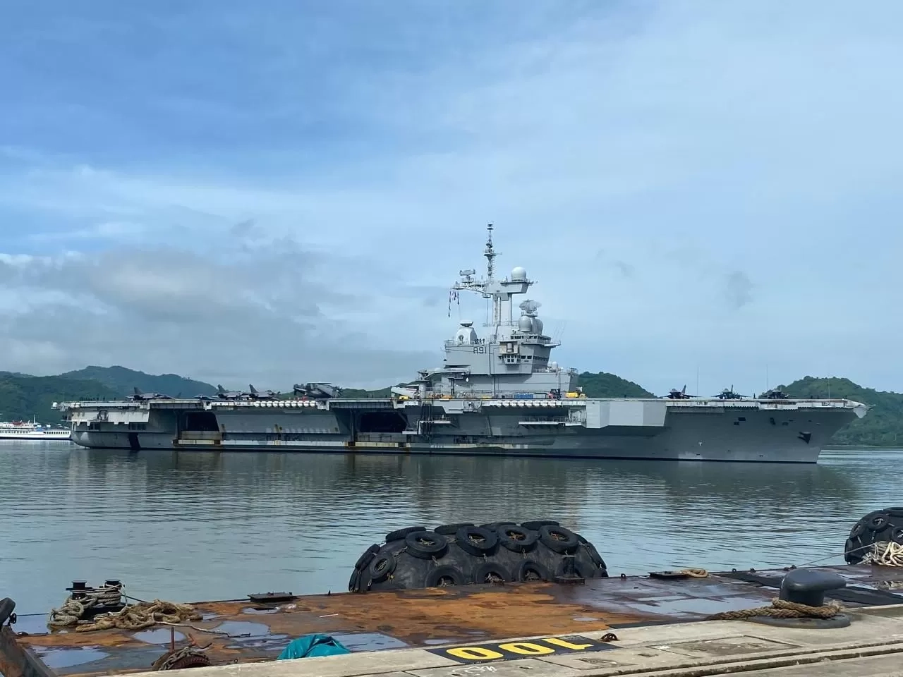 Bersandar di Lombok, Menhan Sjafrie Sjamsoeddin Kunjungi Kapal Induk Nuklir Prancis, Charles De Gaulle