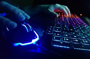 Mouse Gaming Kabel vs Nirkabel, Mana yang Lebih Baik untuk Performa dan Kenyamanan Bermain Game?