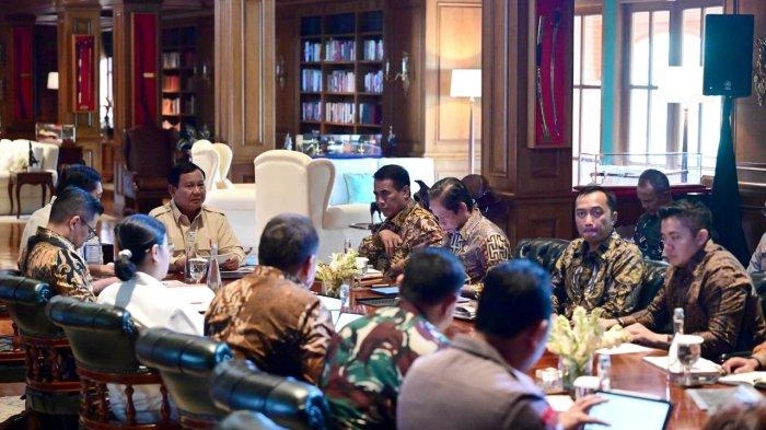 Prabowo Pimpin Rapat Terbatas Bahas Penataan Lahan Sawit