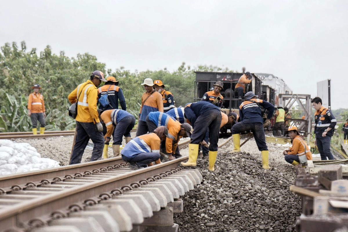 KAI Batalkan 4 Perjalanan Kereta 3-5 Februari Imbas Banjir Grobogan