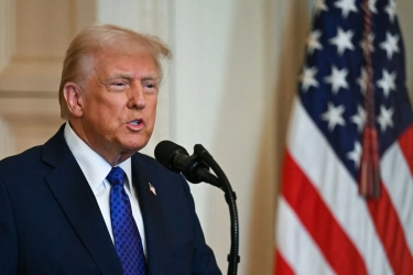 Trump Resmi Terapkan Tarif Impor ke Kanada, Meksiko, dan China: Ancaman Perang Dagang Global?