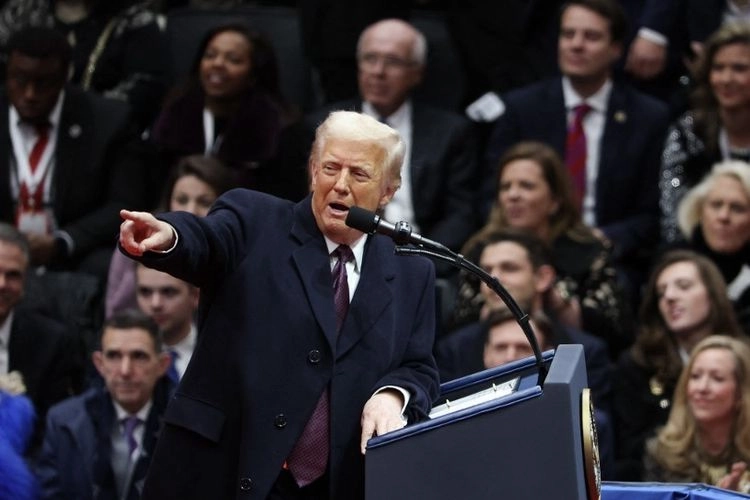 Trump Salahkan Biden dan Obama atas Tabrakan American Airlines