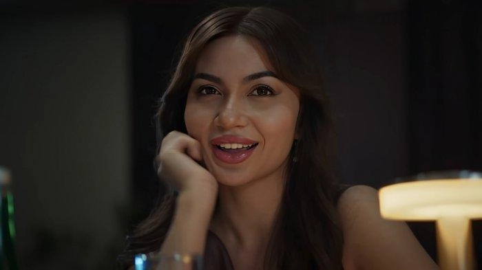 Ulasan Film Remake 'A Business Proposal', Ariel Tatum Nyaris Tampil Sempurna