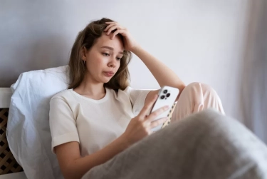 4 Tanda Seseorang Mengalami Doomscrolling yang Bisa Mengganggu Kesehatan Mental, Anda Termasuk Salah Satunya?