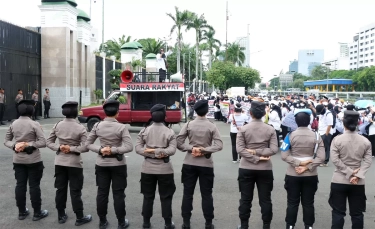 Aliansi Honorer R2 dan R3 Indonesia Gelar Aksi di Depan DPR, Begini Pengaturan Arus Lalu Lintasnya