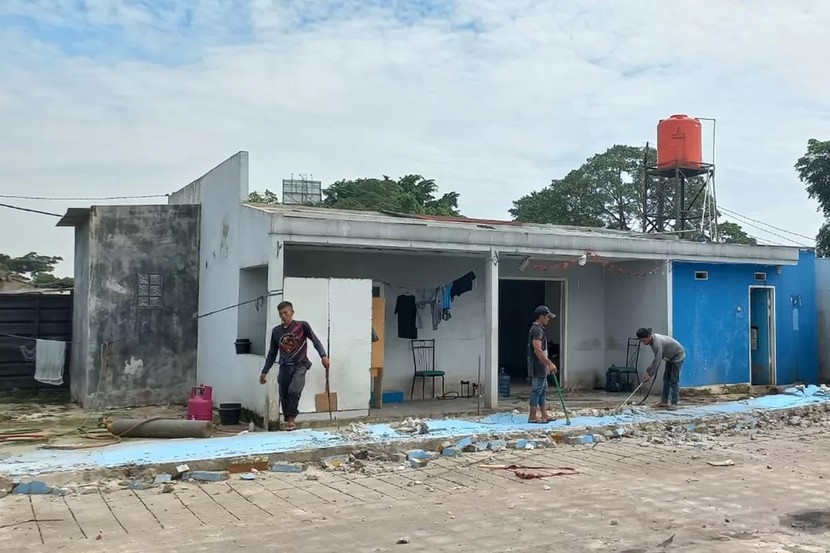 Jelang Batas Waktu Penertiban, Warga Penggarap Lahan Kampus UIII Melakukan Pengosongan Mandiri