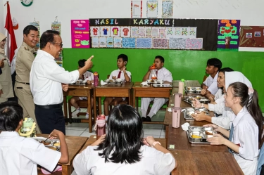 Presiden Prabowo Sidak Pelaksanaan Program Makan Bergizi Gratis di SD dan TK di Jakarta Timur