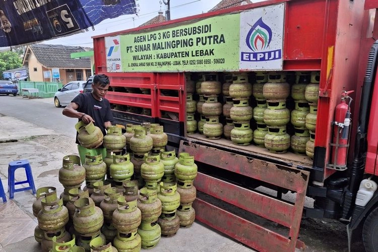DPR Minta Larangan Pengecer Tak Jual Elpiji 3 Kg Dicabut