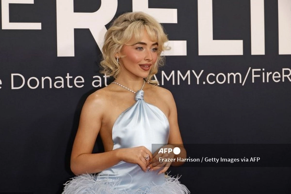 Gaya Hollywood Glam Sabrina Carpenter di Grammy Award 2025