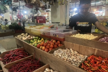 Harga Bahan Pokok 3 Februari 2025: Harga Beras Naik, Cabai Merah Turun