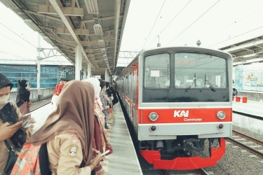 Jadwal KRL Cikarang-Manggarai Februari 2025, dari Terpagi hingga Termalam