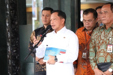 Prabowo Minta Pemda Alihkan Anggaran MBG untuk Perbaikan Sekolah