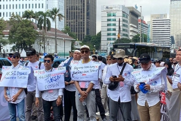 Ragam Spanduk Nyeleneh Dalam Demo Dosen Tuntut Pencairan Tukin