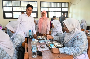Sidak Program Makan Bergizi Gratis SMPN-SMAN di Depok, Wapres Gibran: Kalau Ada Evaluasi Silakan
